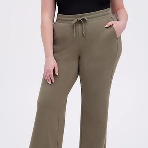 NWT - TORRID FLARE PANTS - ULTRA SOFT FLEECE OLIVE - SZ 2x